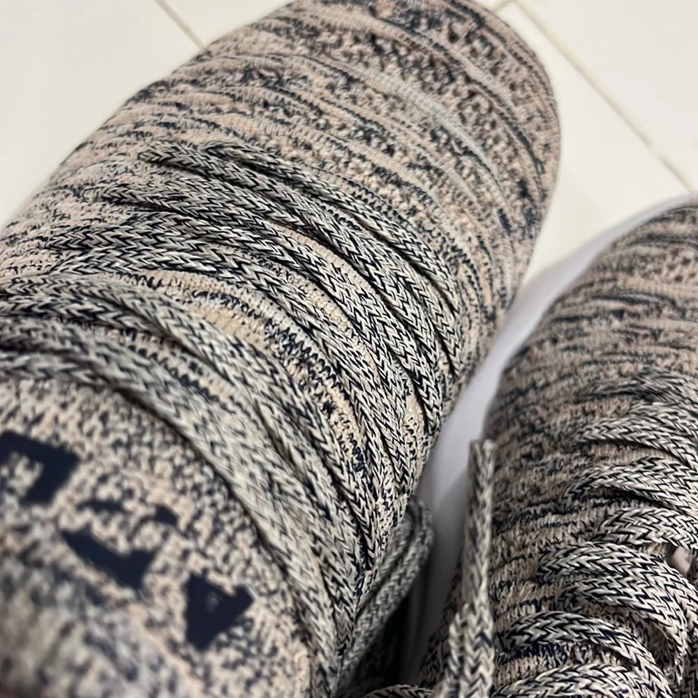 New APL Techloom Wave Mesh Knit Sneakers Navy/beige size 10